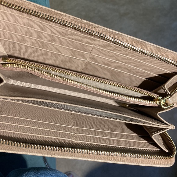 PRADA Large Saffiano Leather Wallet - Picture 4 of 9